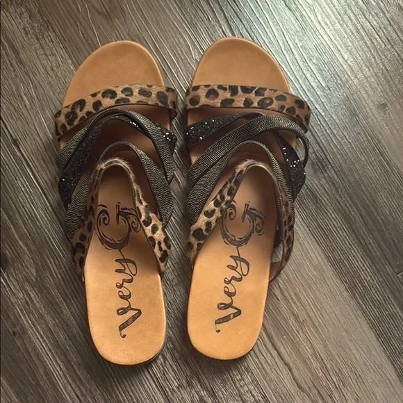 Very G Roya Flat Sandals - Picture 3 of 6